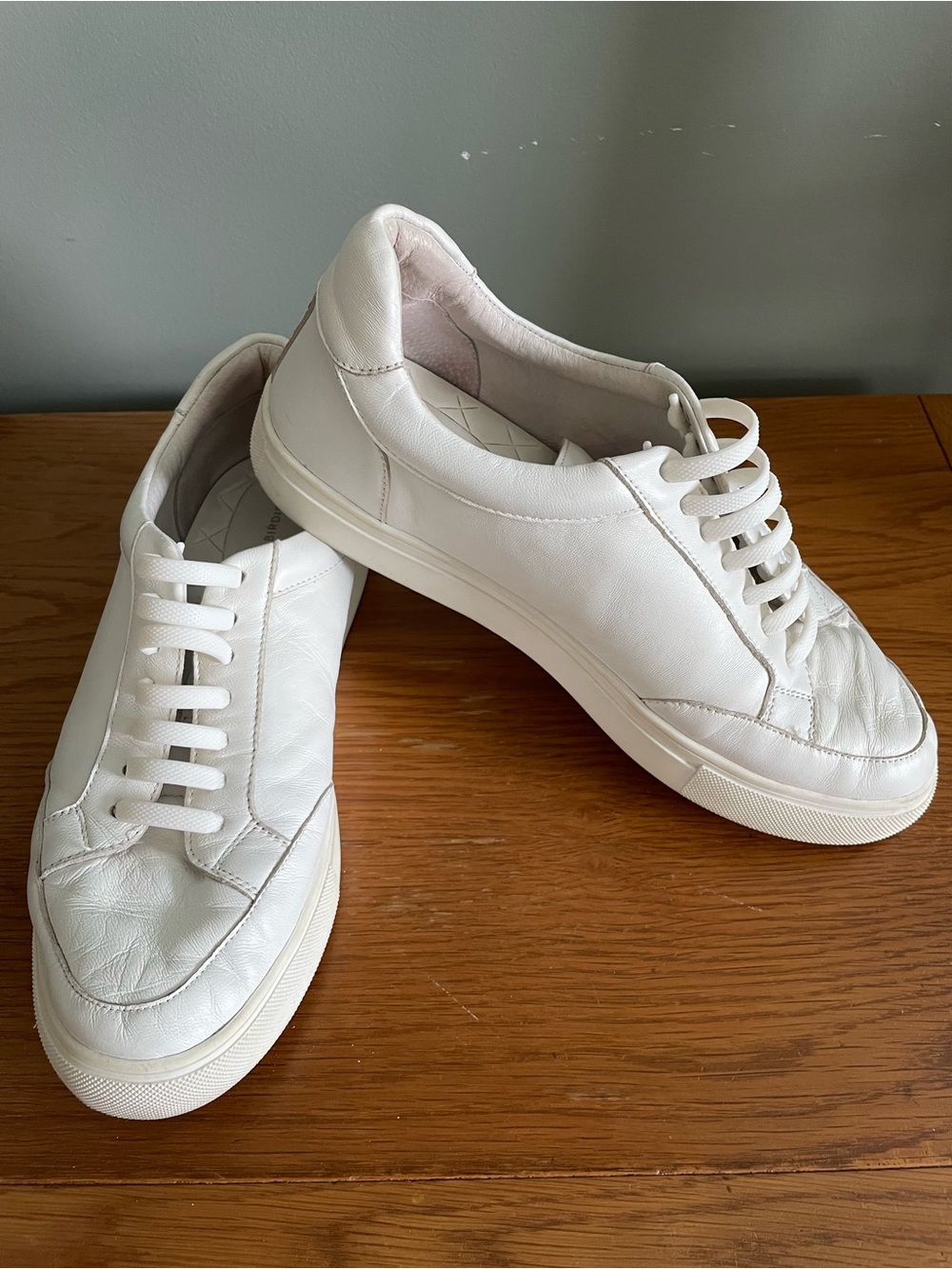Birdies White Leather Sneakers Womens 9 Comfort Casual Shoe Capsule Quiet Luxury